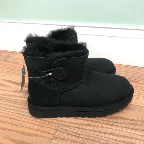 UGG Women’s Boots: Mini Bailey Button - Picture 4 of 7